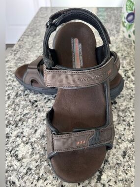 Skechers Men’s RelaxedFit Garver Louden Brown Adjustable Outdoor Sandals.Size 10